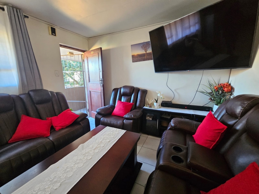 1 Bedroom Property for Sale in Oakglen Western Cape